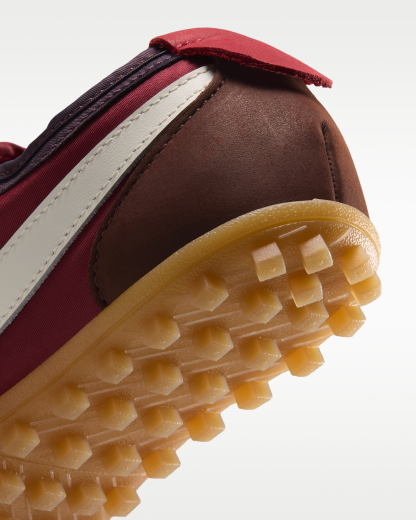 Nike Moon Shoe Women's Shoes - Mystic Dates/Tough Red/Gum Light Brown/Sail - View 8