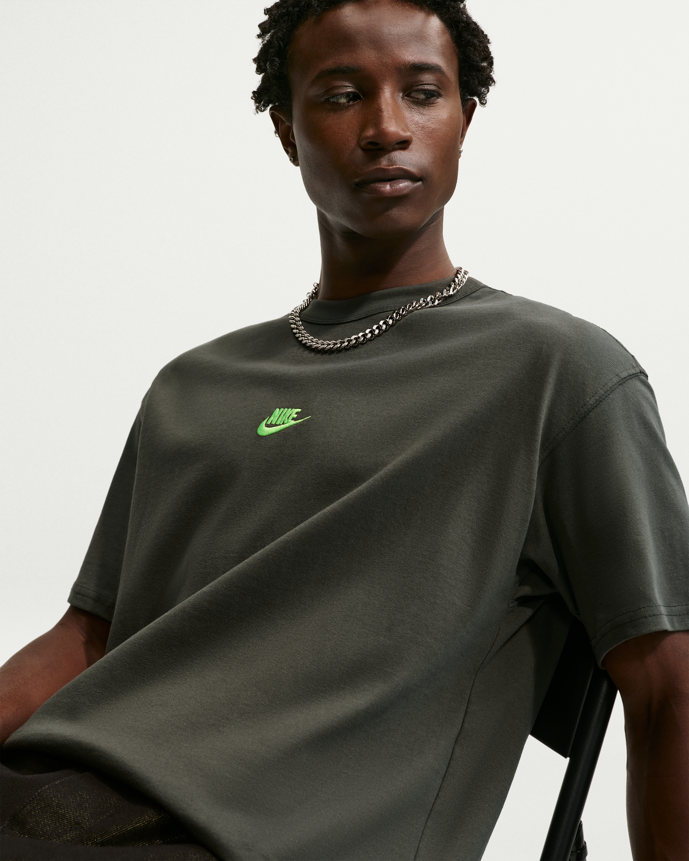Nike Sportswear Premium Essentials Men's T-Shirt - Newsprint - View 3