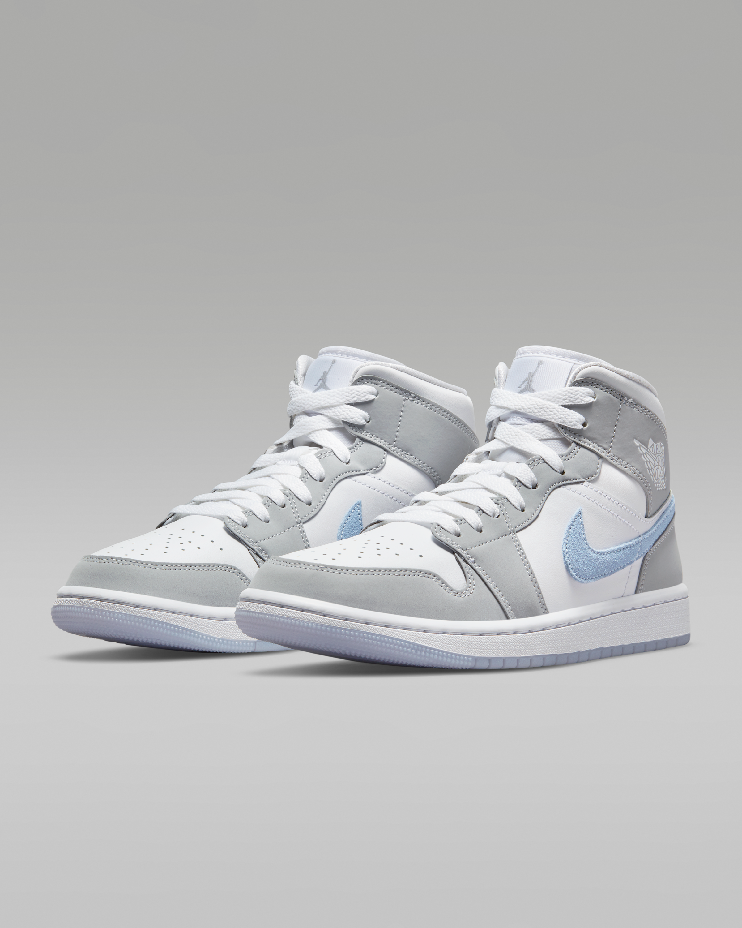 Air Jordan 1 Mid Women's Shoes - White/Wolf Grey/Aluminium - View 5