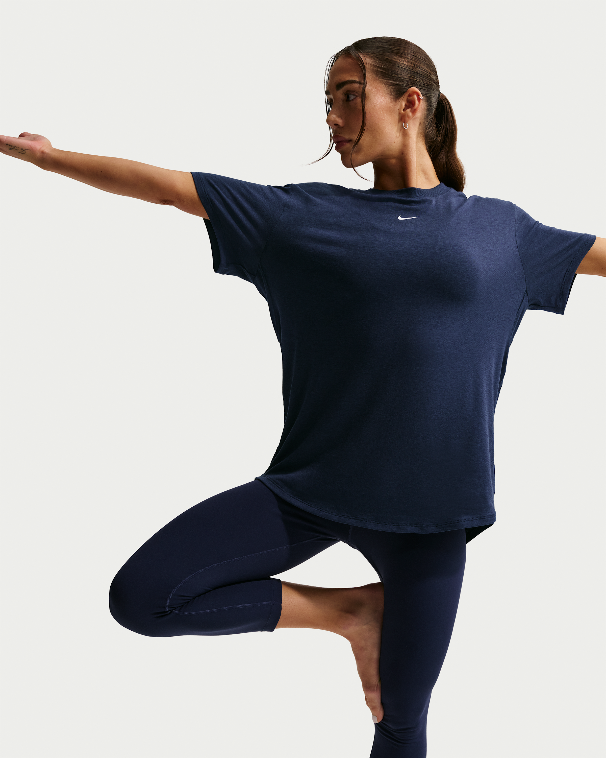 Nike One Relaxed Women's Dri-FIT Short-Sleeve Top - Midnight Navy/White - View 3