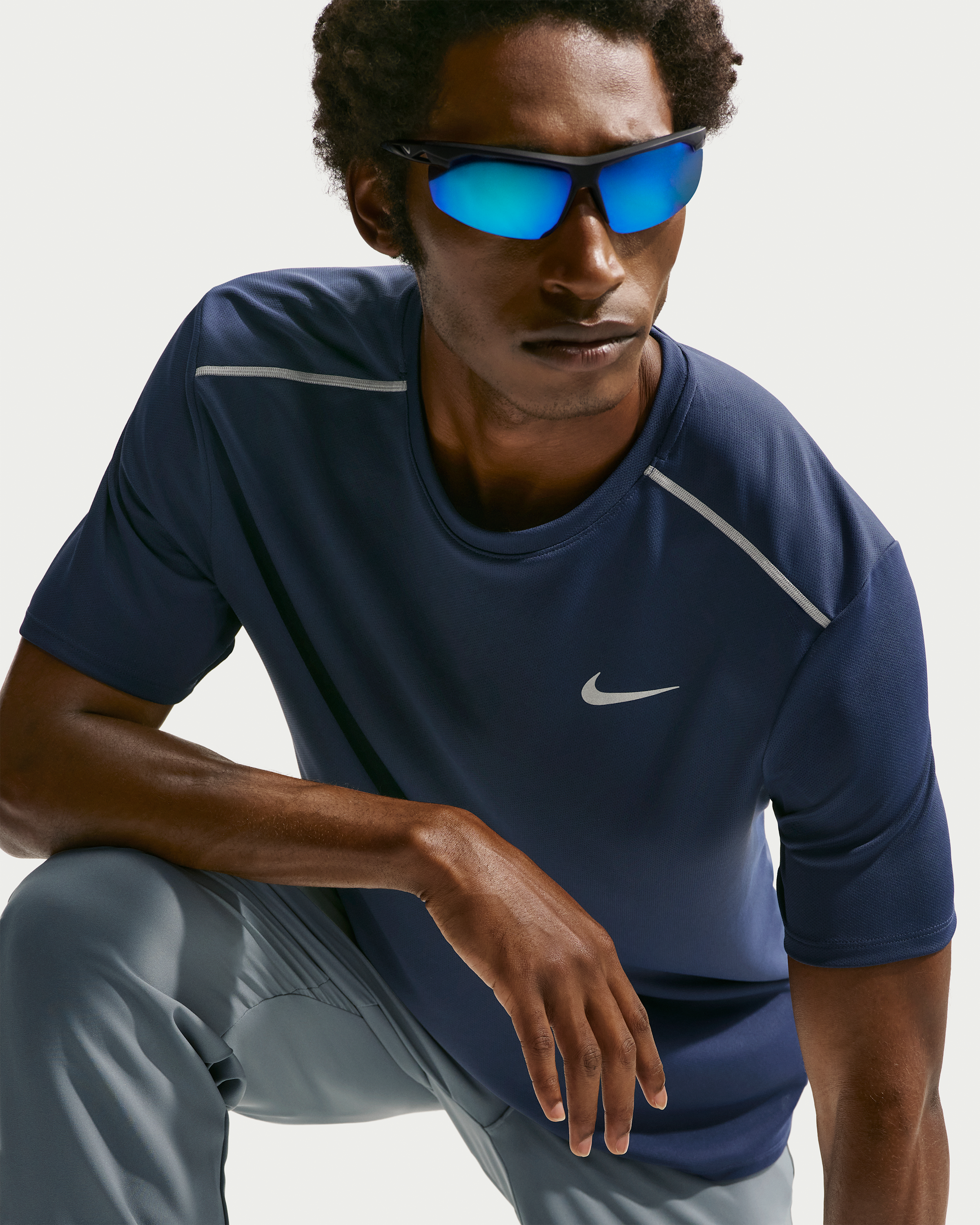 Nike Miler Men's Dri-FIT Short-Sleeve Running Top - Midnight Navy/Obsidian - View 3