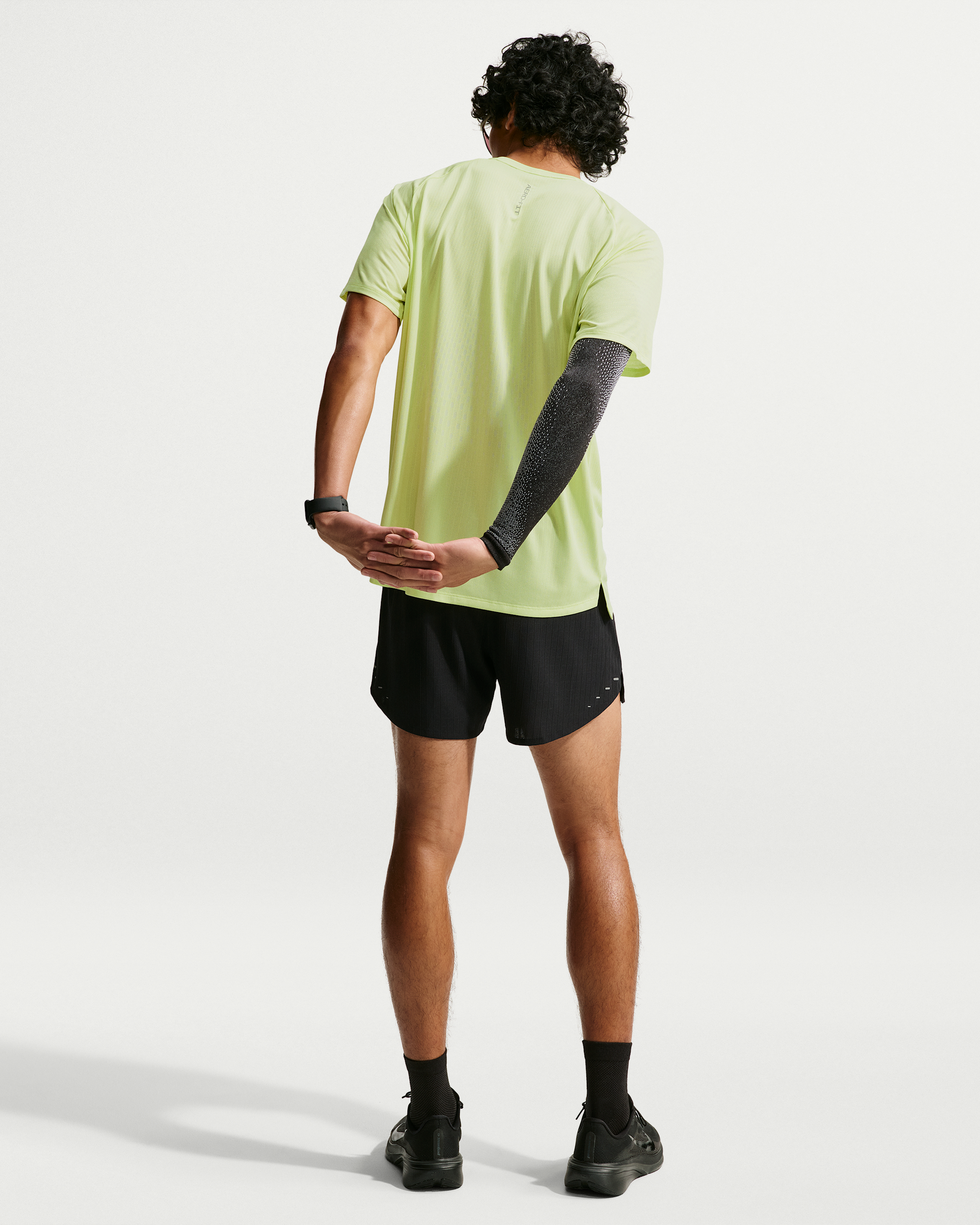 Nike Stride Aero-FIT Men's Short-Sleeve Running Top - Light Lemon Twist/Light Silver - View 5