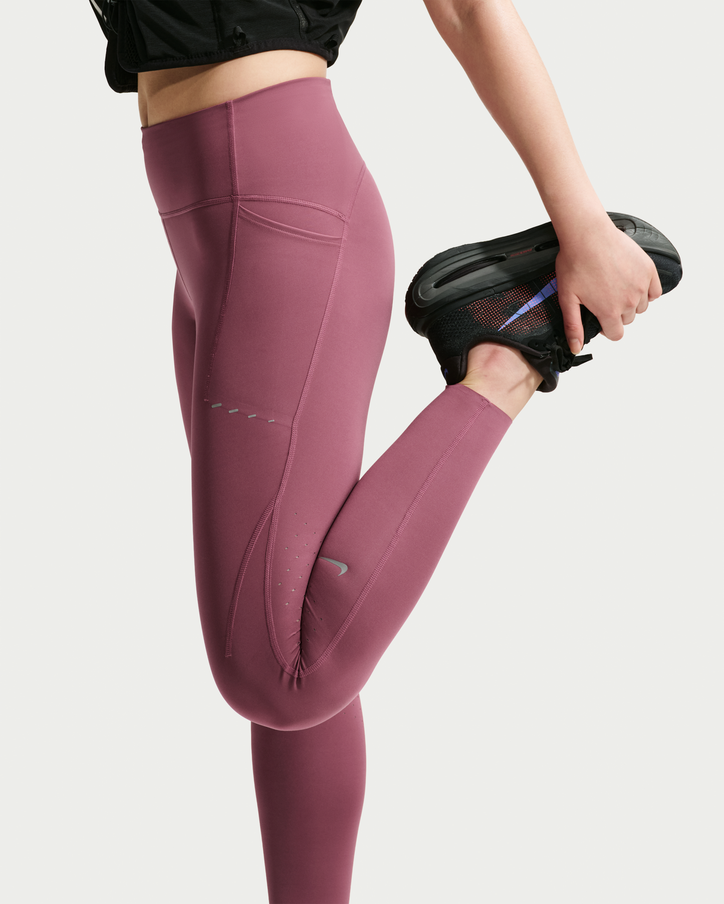 Nike Swift Women's High-Waisted 7/8 Running Leggings with Pockets - Pink Smoke - View 4