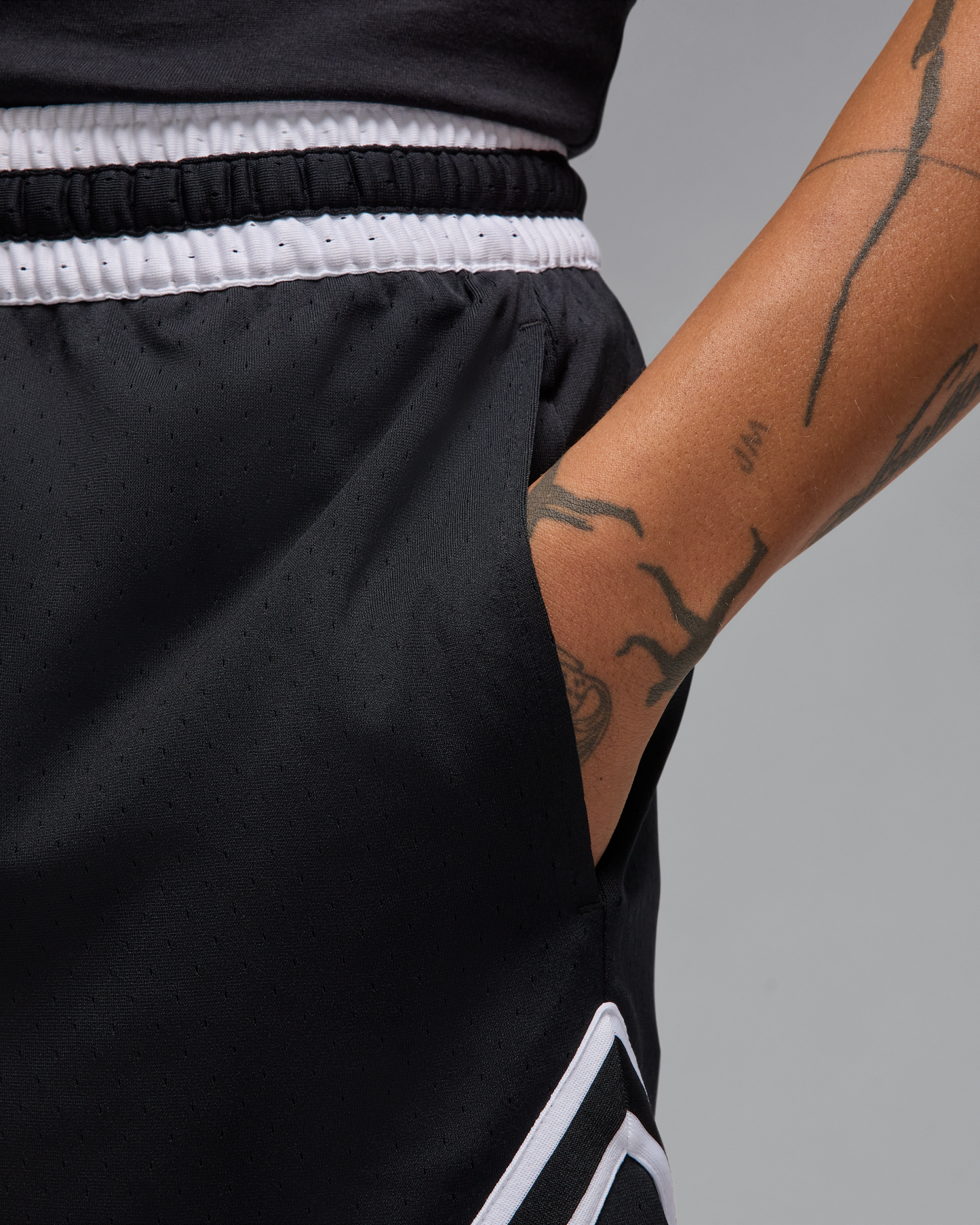 Jordan Sport Men's Dri-FIT 18cm (approx.) Mesh Diamond Shorts - Black/White/White - View 4