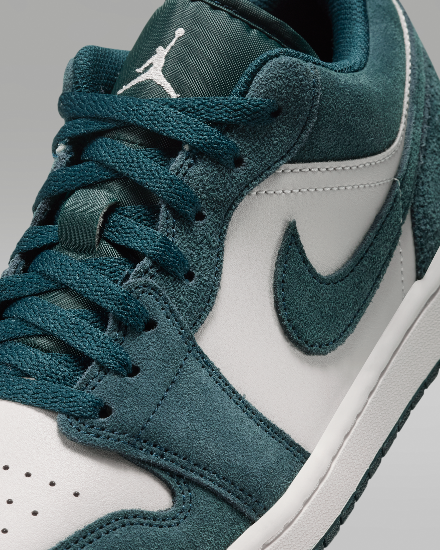 Air Jordan 1 Low Men's Shoes - Midnight Spruce/Pale Ivory/Light Orewood Brown - View 7