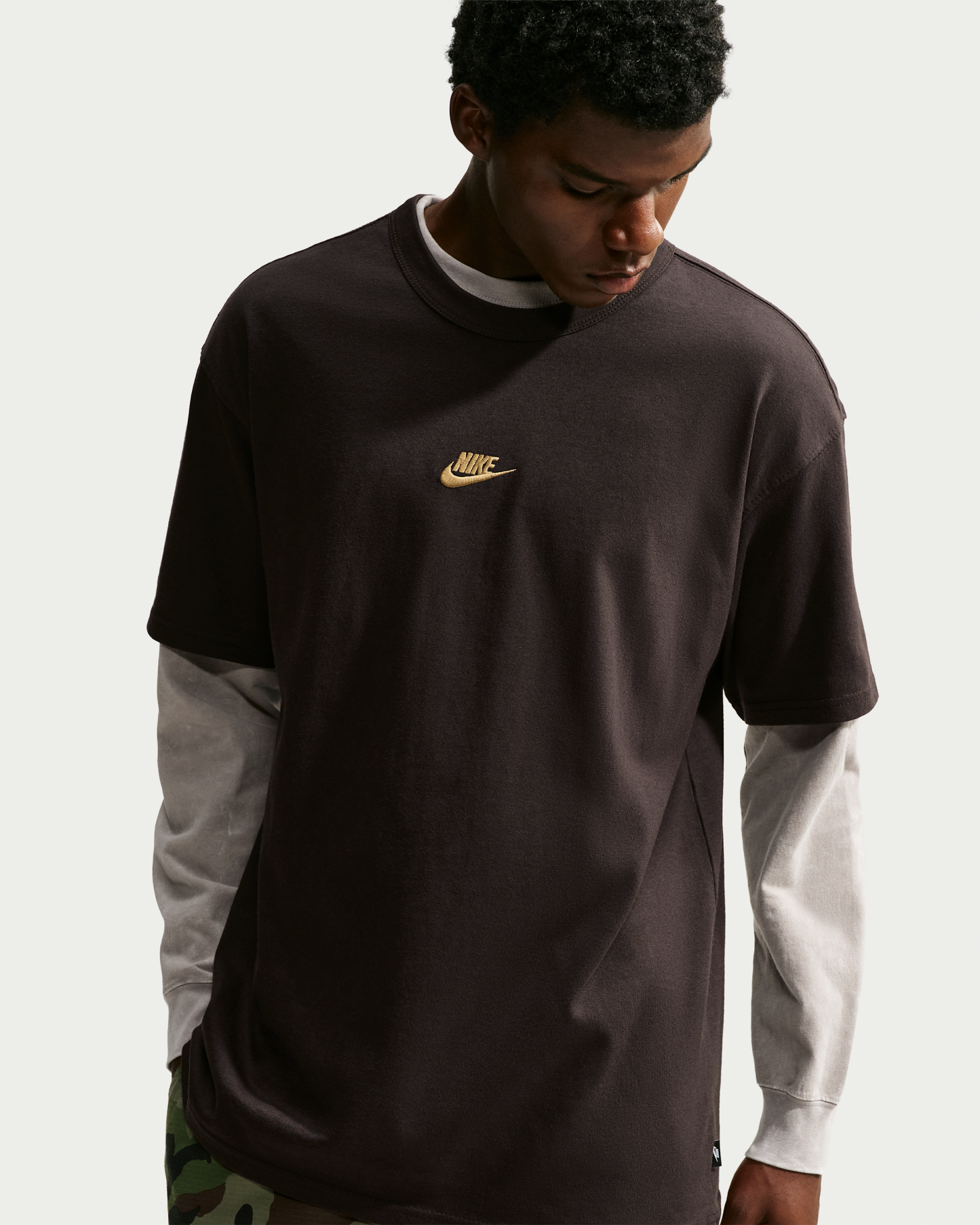 Nike Sportswear Premium Essentials Men's T-Shirt - Velvet Brown/Flat Gold - View 1