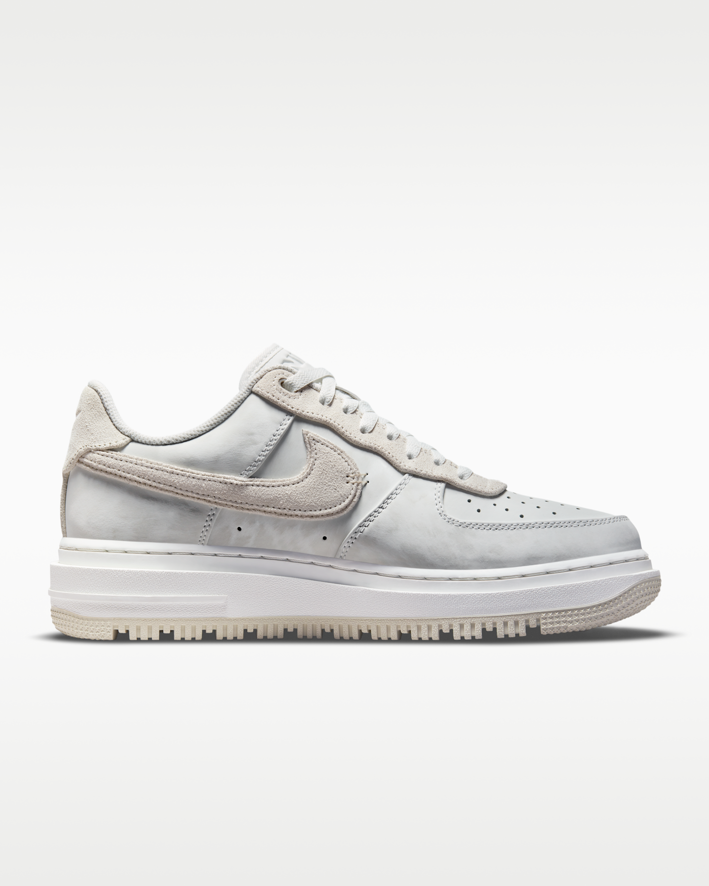 Nike Air Force 1 Luxe Men's Shoes - Summit White/Light Bone/Summit White - View 3