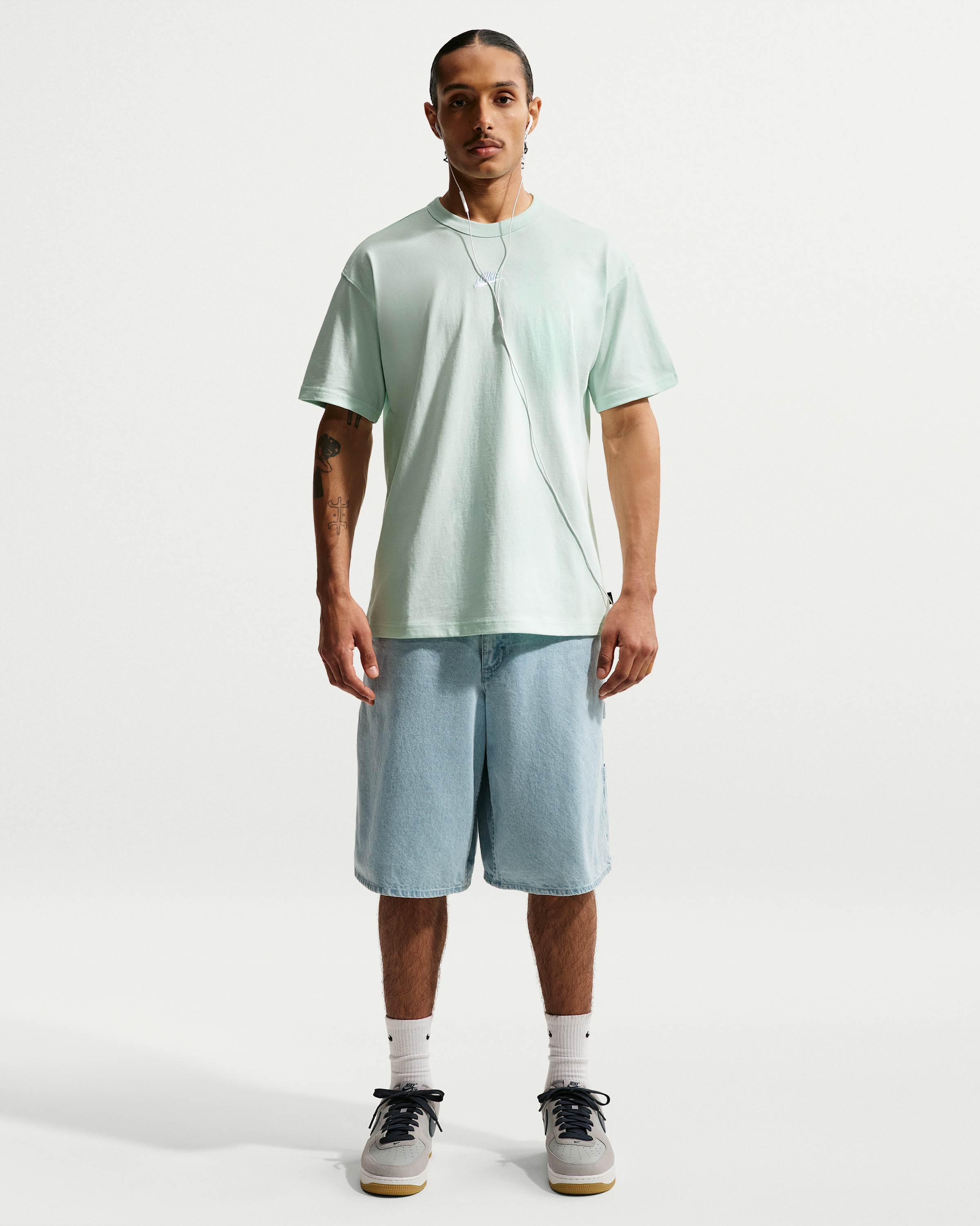 Nike Sportswear Premium Essentials Men's T-Shirt - Barely Green - View 4