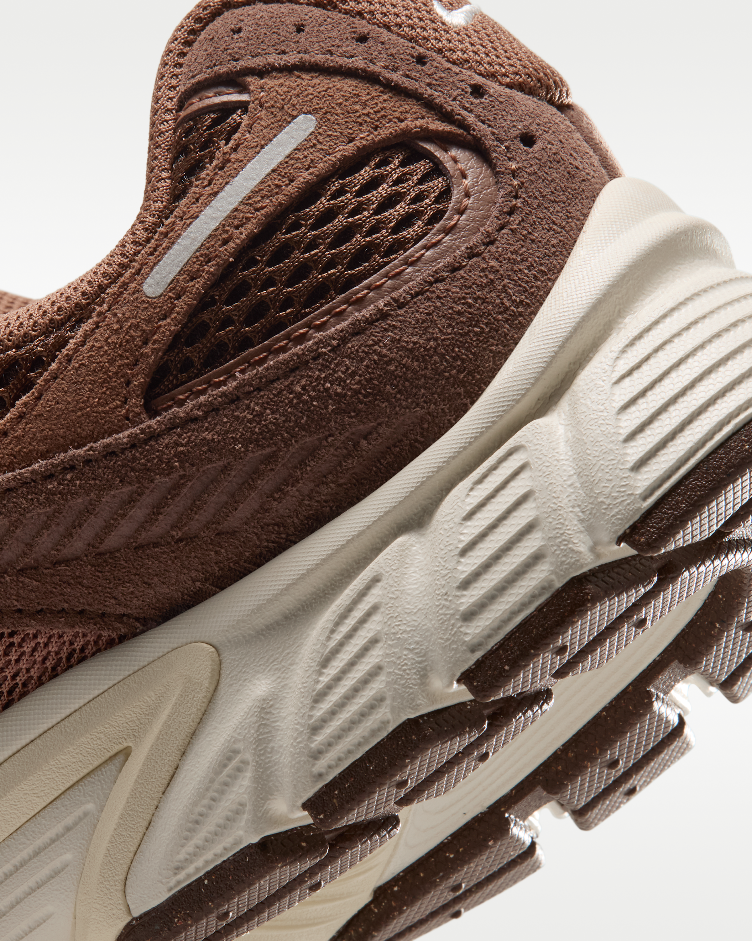 Nike V5 RNR Suede Women's Shoes - Cacao Wow/Infinite Sable/Soft Pearl/Cacao Wow - View 8