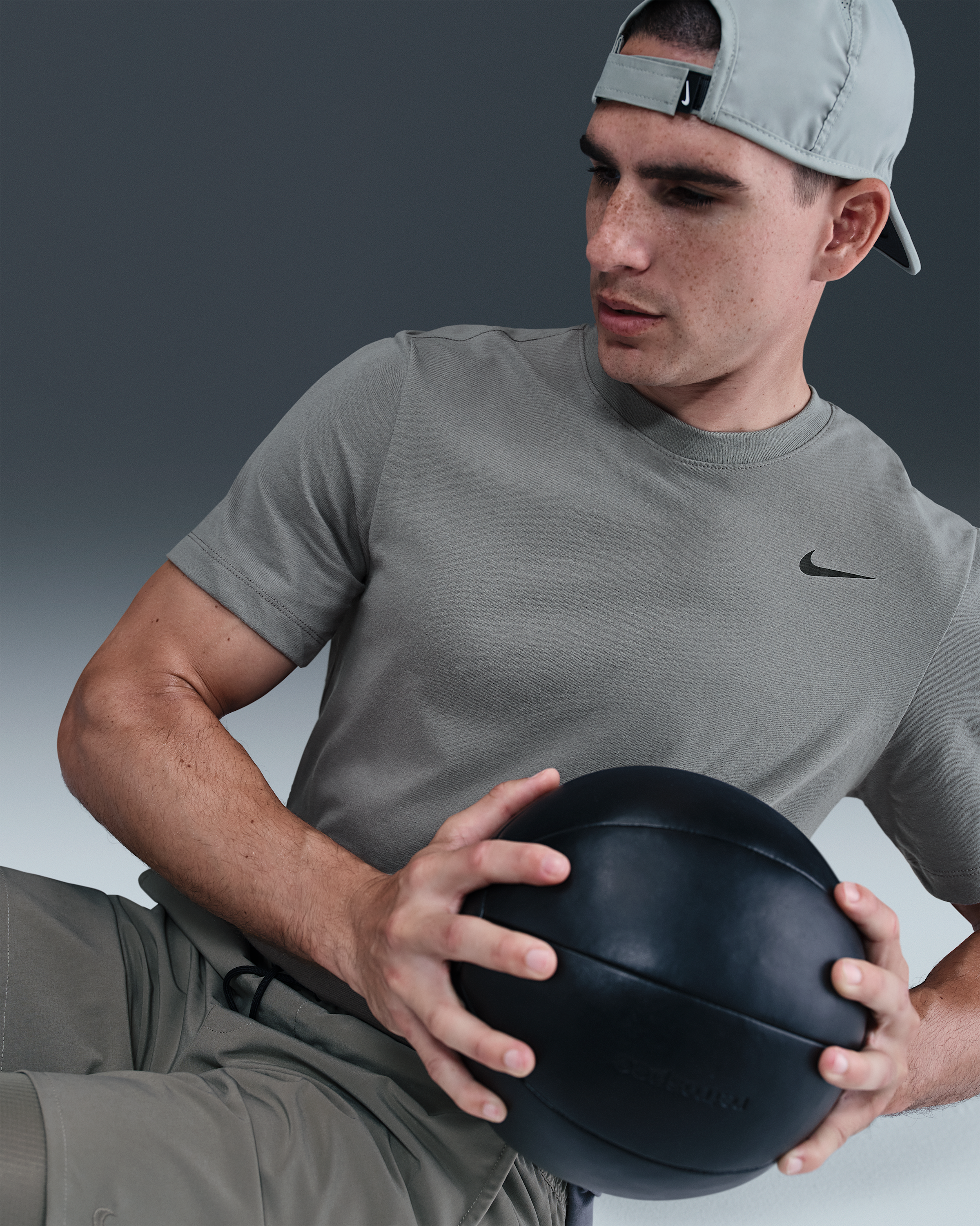 Nike Dri-FIT Men's Fitness T-Shirt - Smoke Grey/Black - View 3