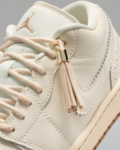 Air Jordan 1 Low SE Women's Shoes - Chalk/Metallic Gold/Pearl White/Chalk - View 9