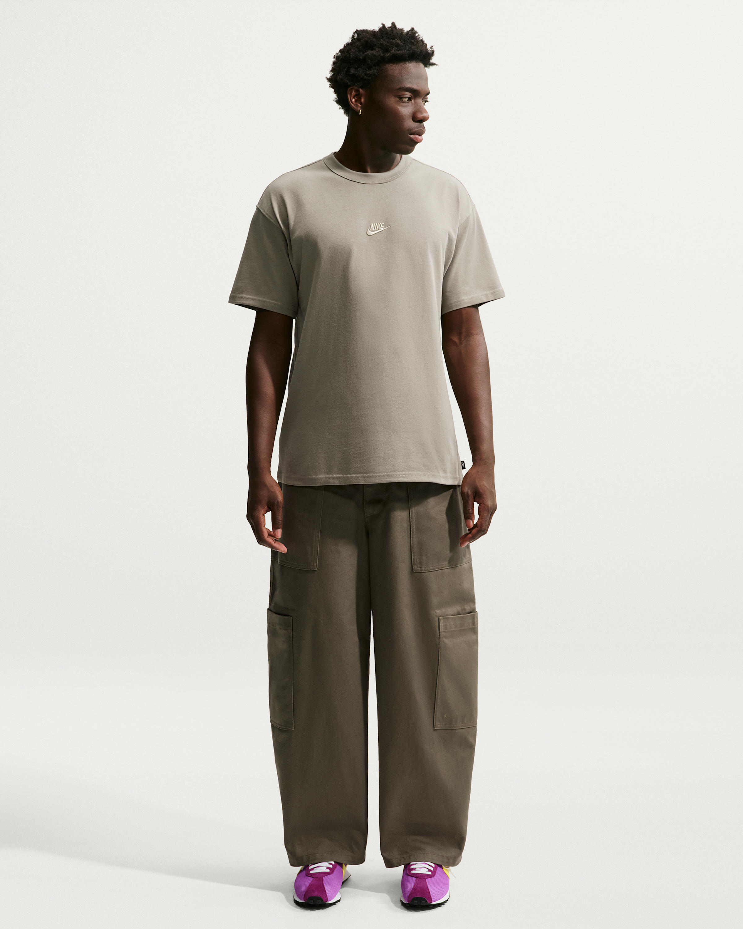 Nike Sportswear Premium Essentials Men's T-Shirt - Light Army - View 4