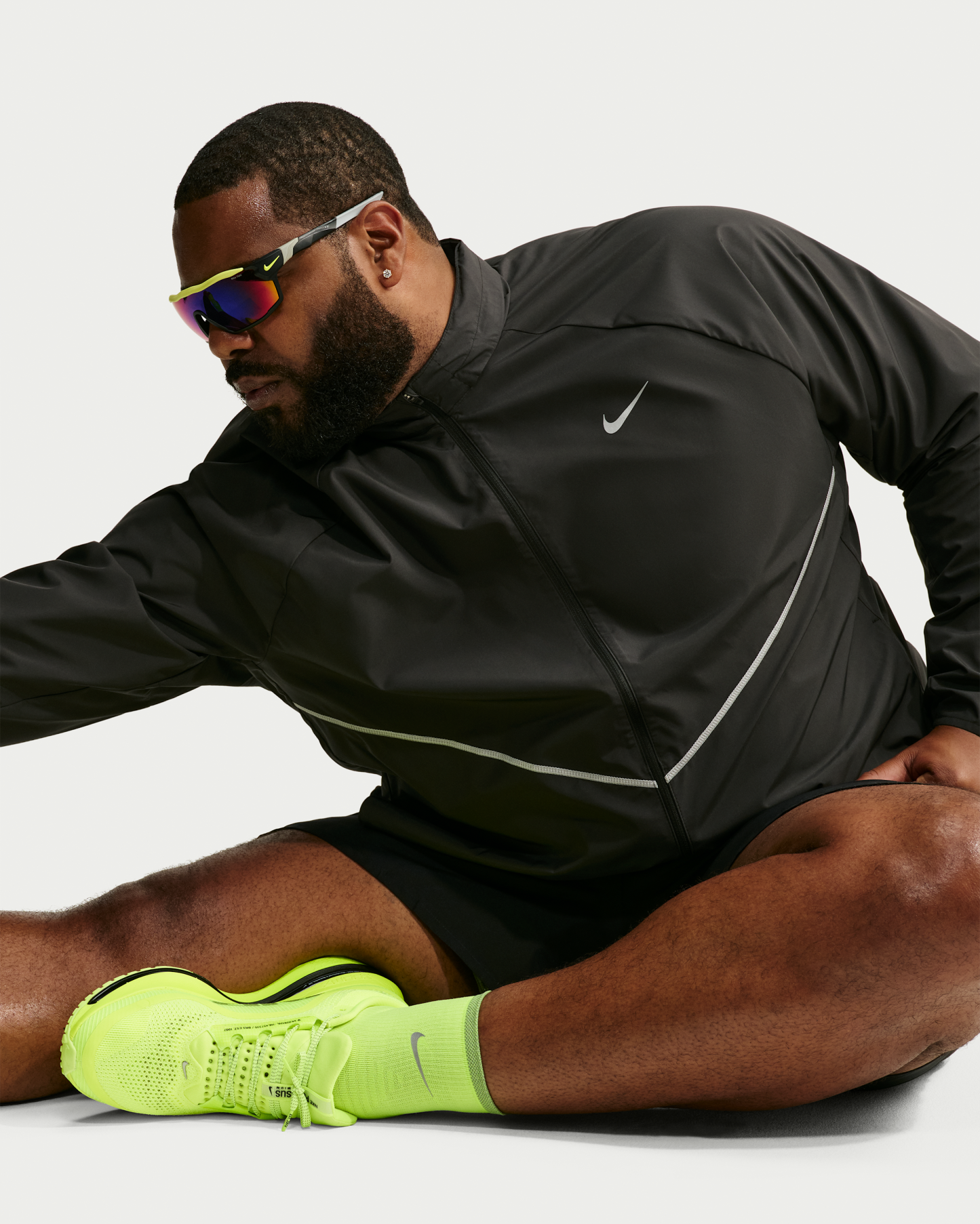 Nike Miler Men's Repel UV Protection Hooded Running Jacket - Black/Black - View 9