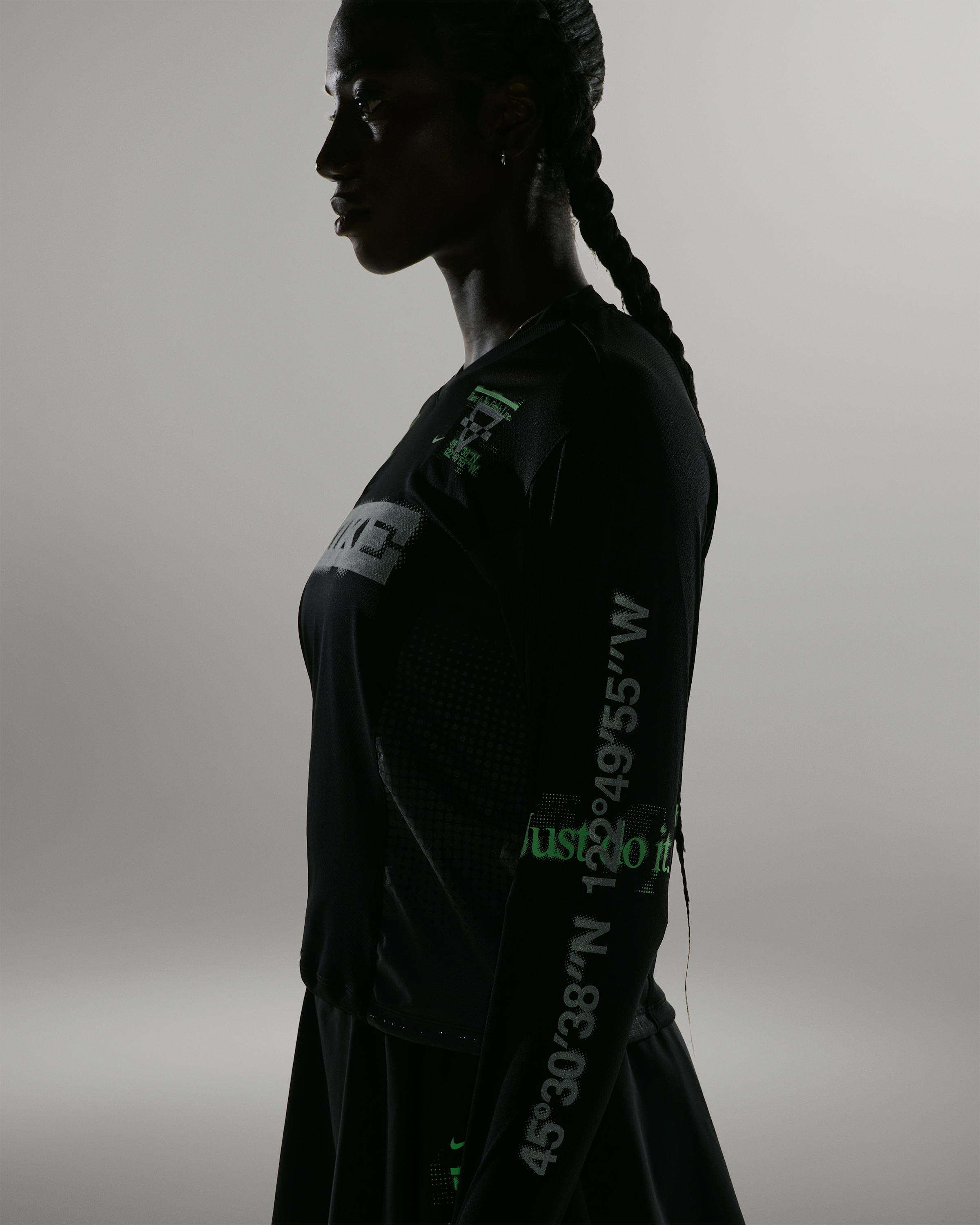 Nike Swift Women's Long-Sleeve Running Top - Black/Iron Grey/Illusion Green - View 7