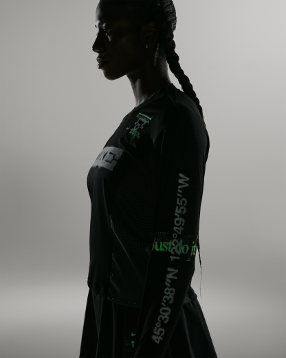 Nike Swift Women's Long-Sleeve Running Top - Black/Iron Grey/Illusion Green - View 7