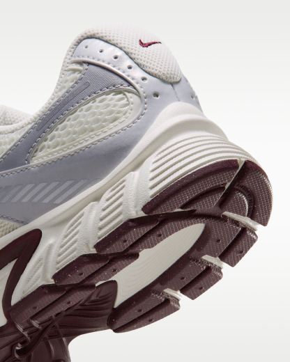 Nike V5 RNR Women's Shoes with Reflective Design Accents - Sail/Night Maroon/Metallic Summit White/Sail - View 8