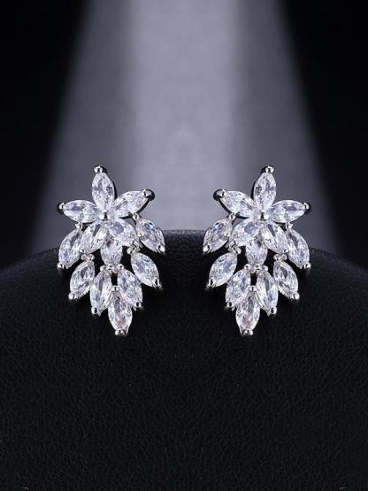 Fashion Simple Zirconia Flower Stud Earrings