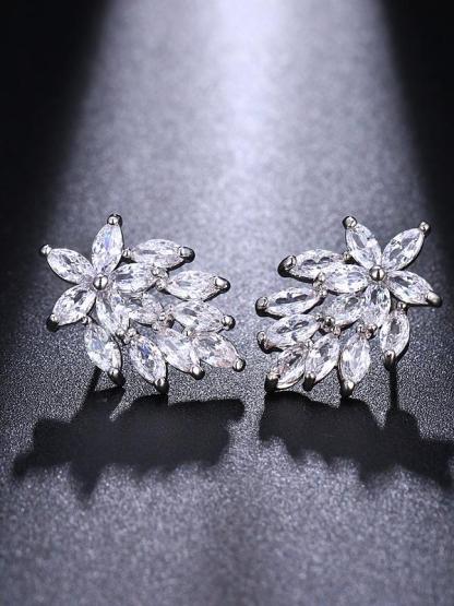 Fashion Simple Zirconia Flower Stud Earrings