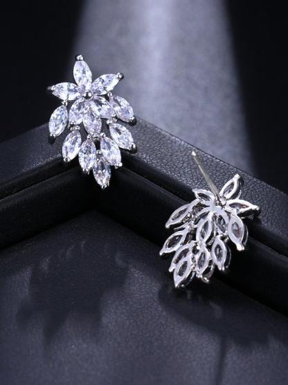 Fashion Simple Zirconia Flower Stud Earrings