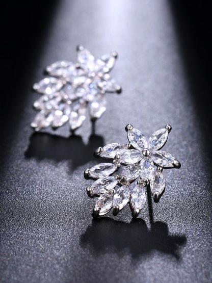 Fashion Simple Zirconia Flower Stud Earrings