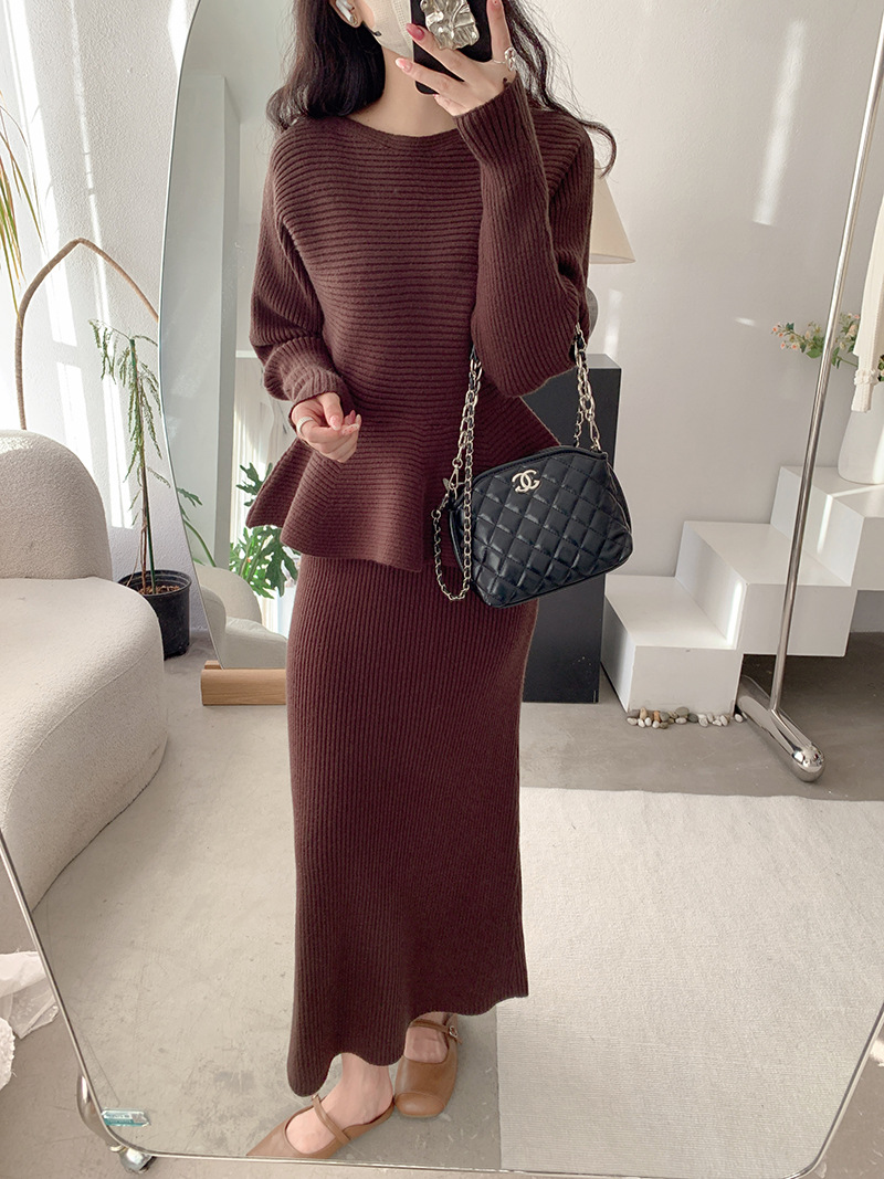 2pcs Flounce Hem Long Sleeve Knit Top & Straight Knit Skirt Set