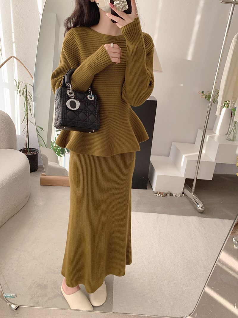 2pcs Flounce Hem Long Sleeve Knit Top & Straight Knit Skirt Set