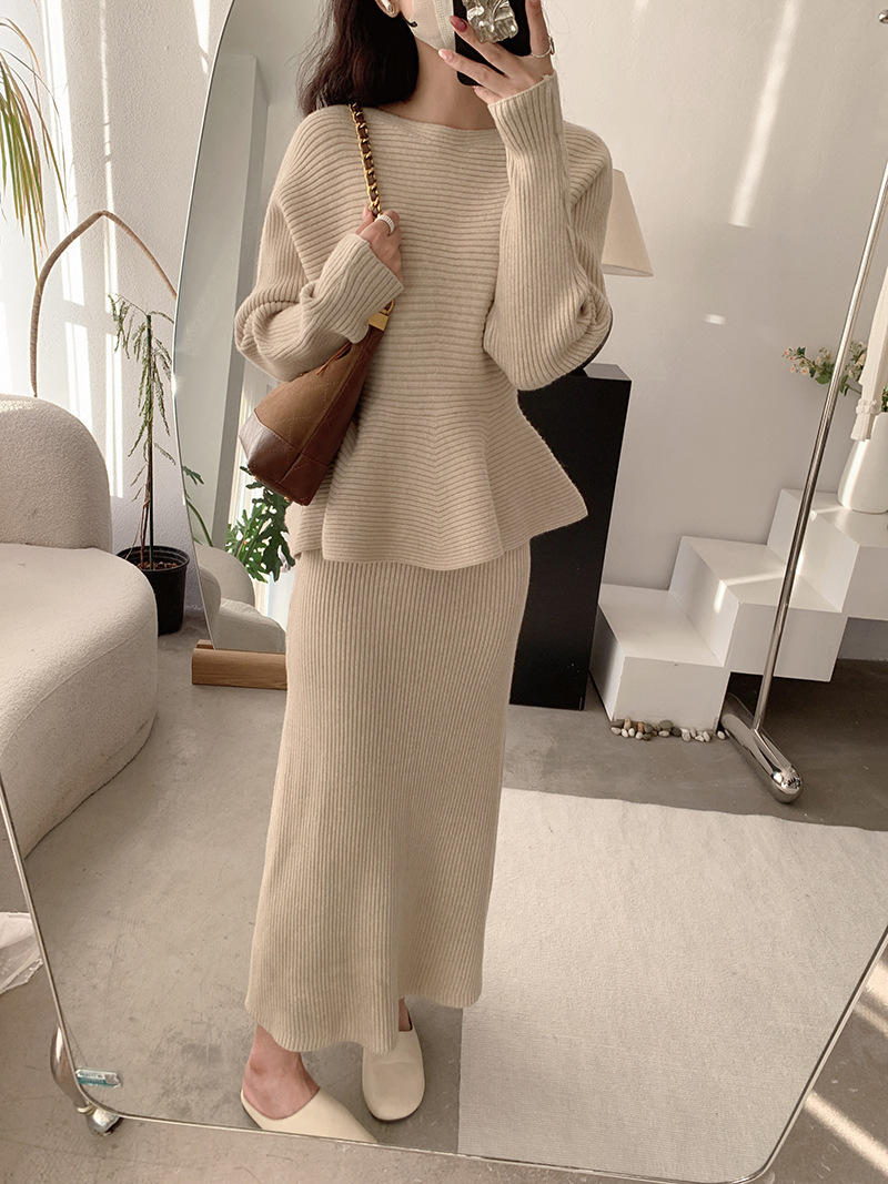 2pcs Flounce Hem Long Sleeve Knit Top & Straight Knit Skirt Set