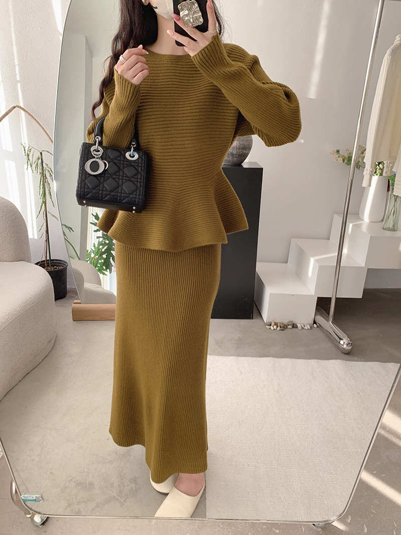 2pcs Flounce Hem Long Sleeve Knit Top & Straight Knit Skirt Set