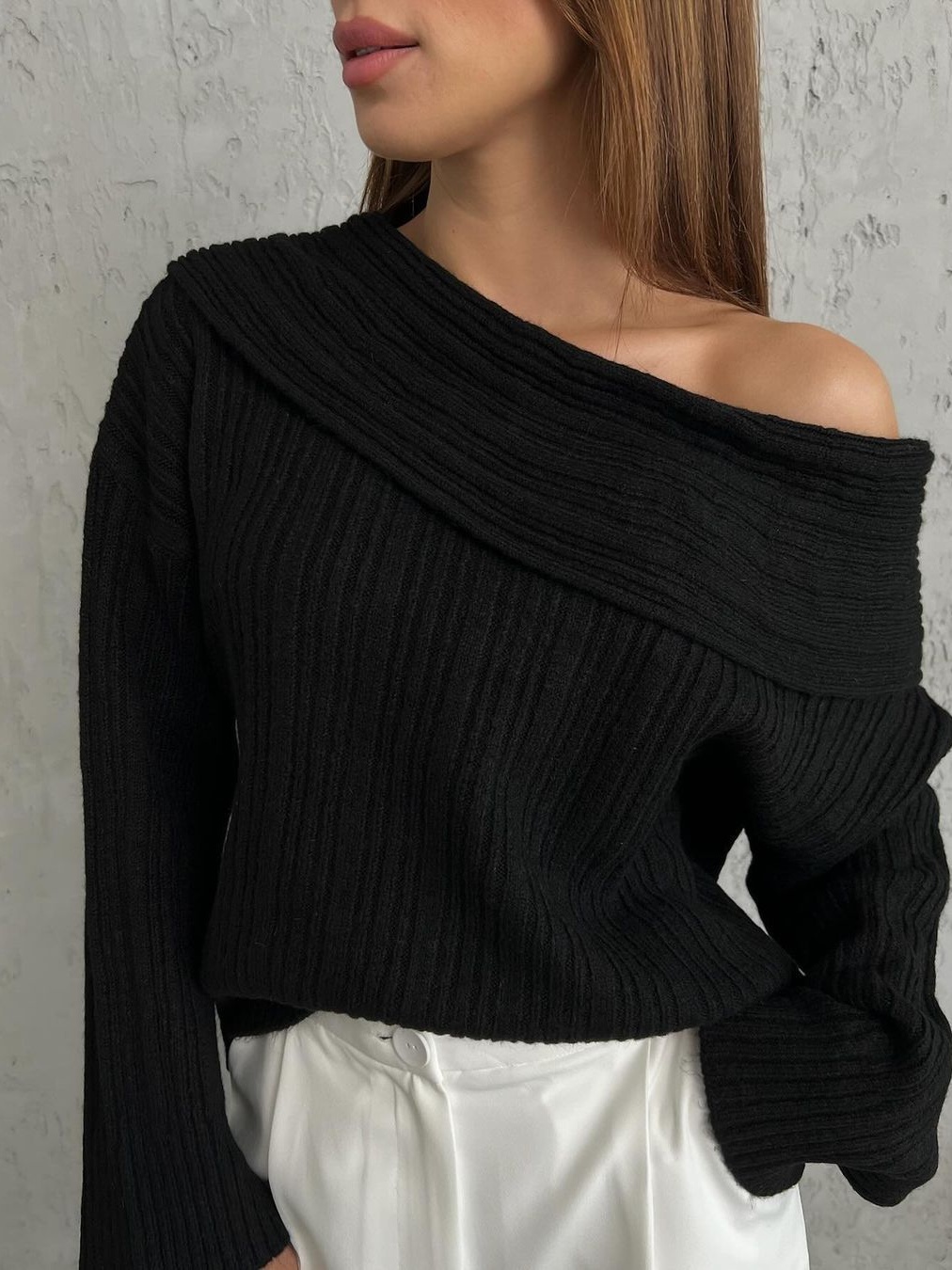 Off-the-shoulder Knitted Sweater