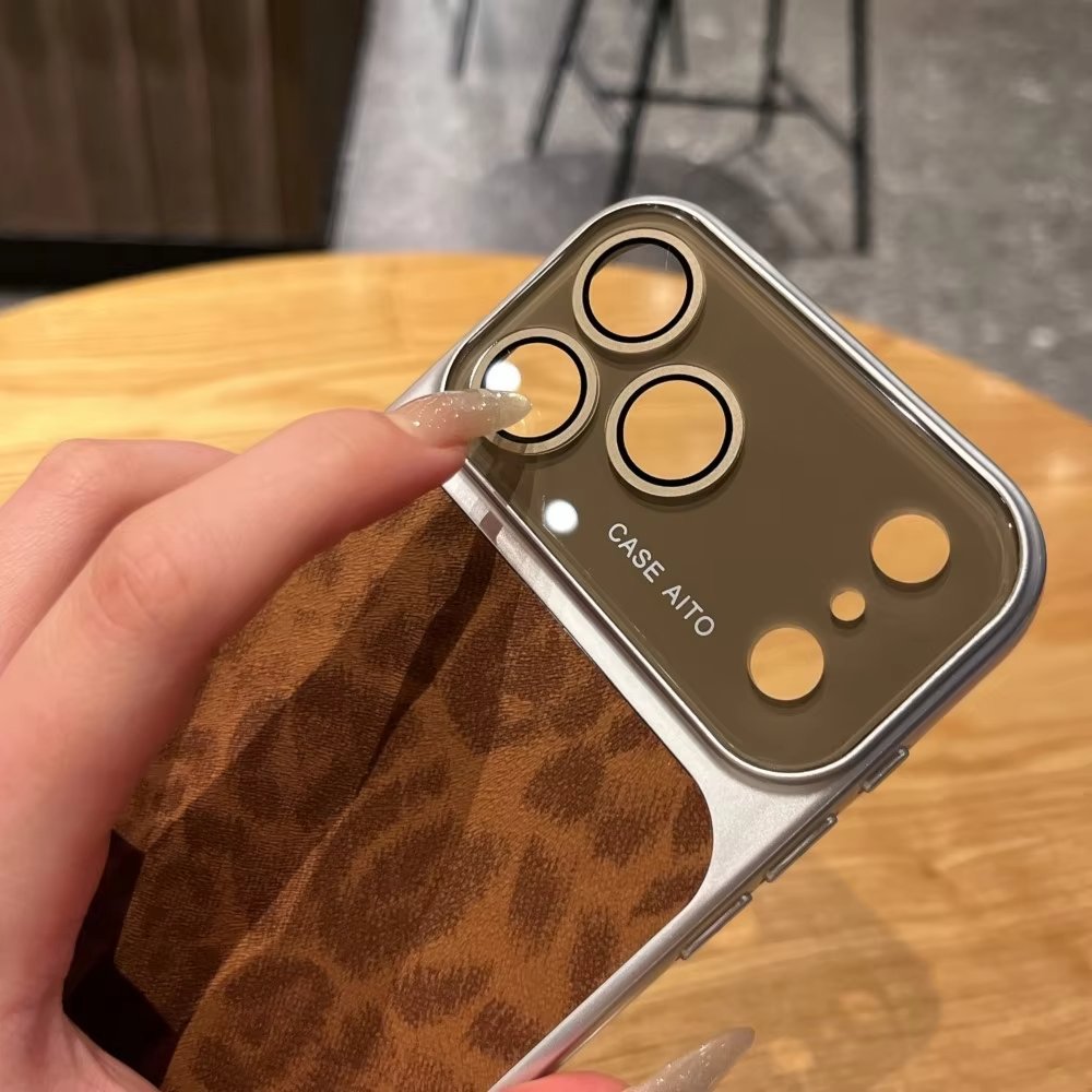 Luksusowe etui na iPhone 17 o fakturze skóry z motywem lamparta