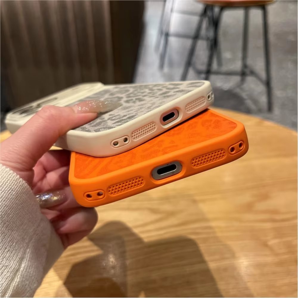 Luksusowe etui na iPhone 17 o fakturze skóry z motywem lamparta