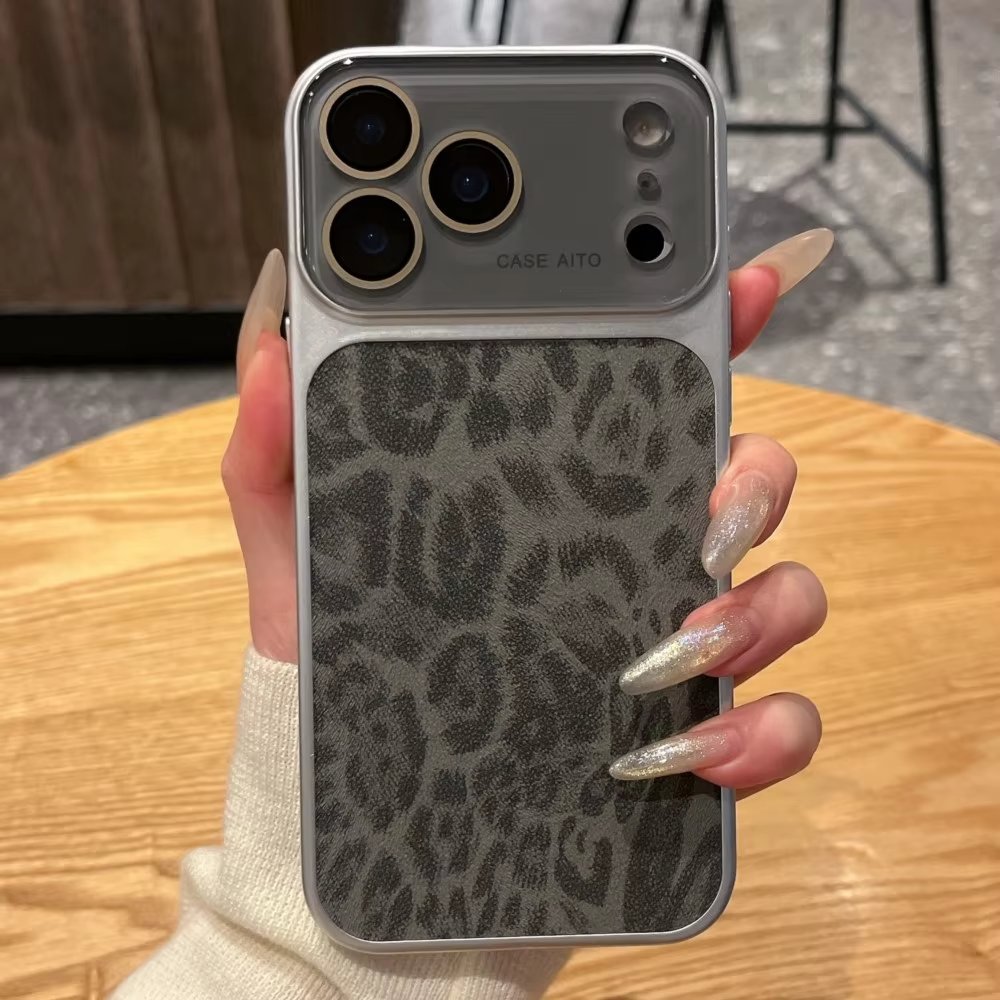 Luksusowe etui na iPhone 17 o fakturze skóry z motywem lamparta
