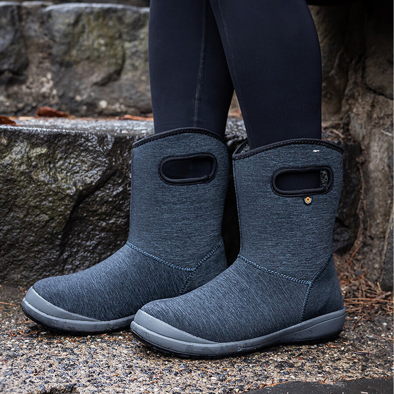 Model Wearing uqdfgg Boots