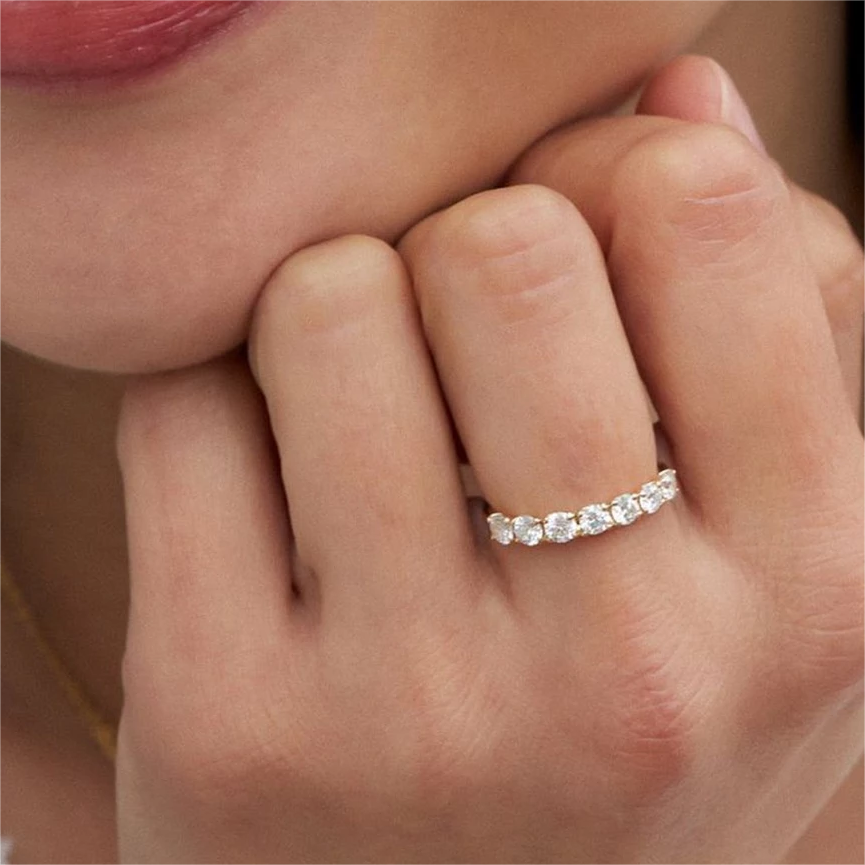 How to safely and painlessly remove a ring stuck on your finger