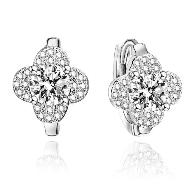 Edna Clover Moissanite Stud Earrings