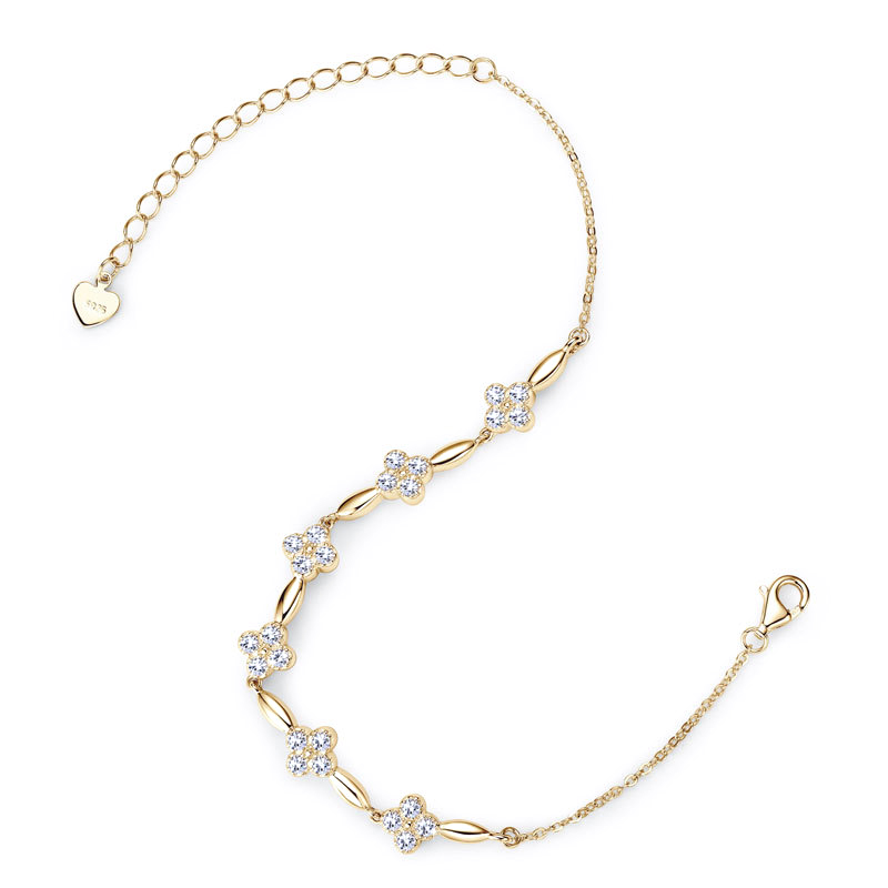 Elegant Clover Moissanite Bracelet