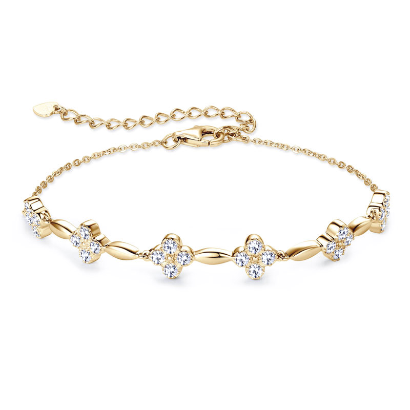 Elegant Clover Moissanite Bracelet