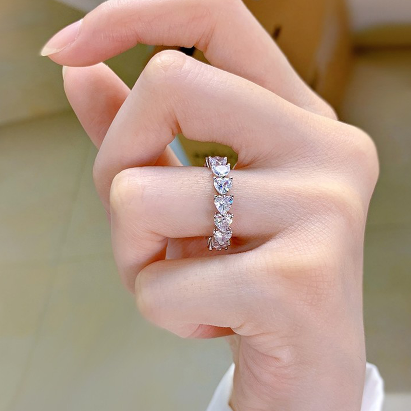 Heart Cut Moissanite Wedding Band-VOOGME