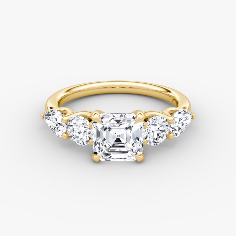 Skuno Moissanite Engagement Ring