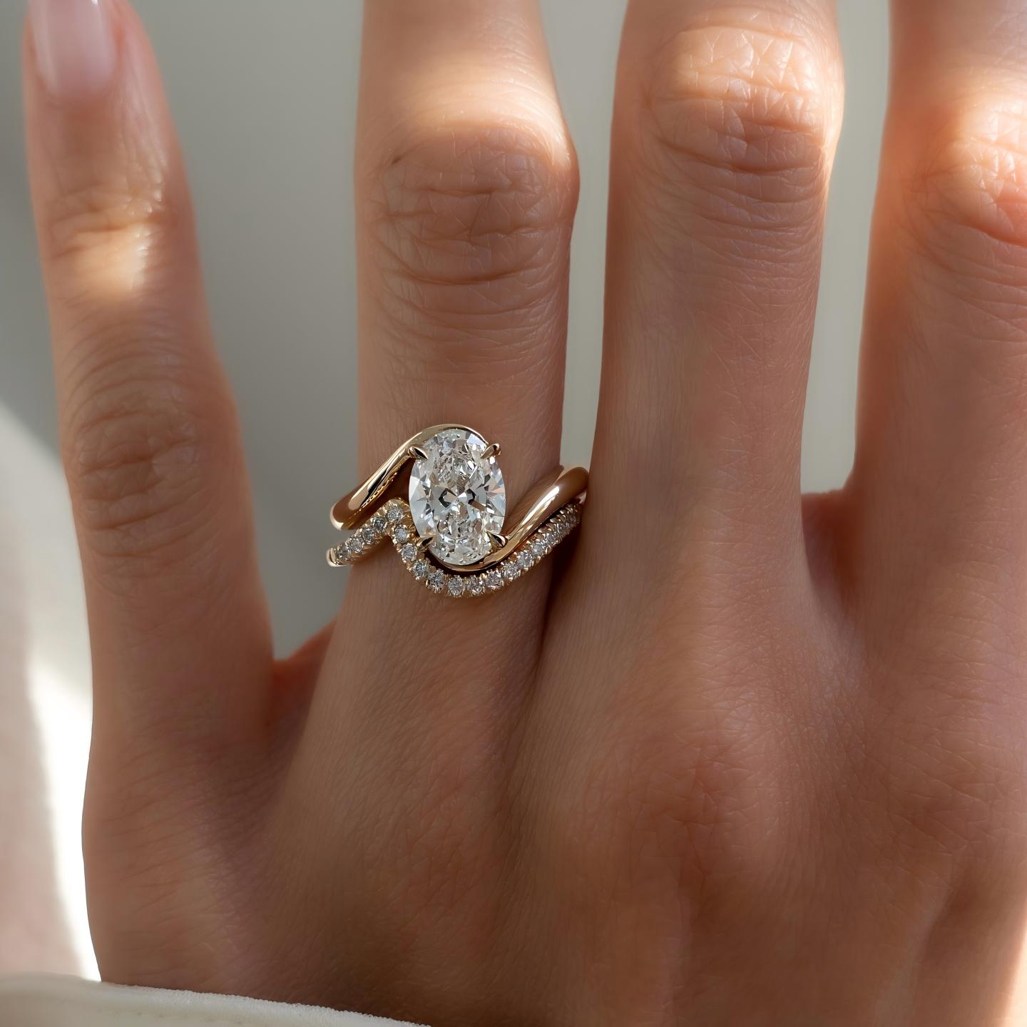 Ripple Oval Cut Moissanite Ring Set