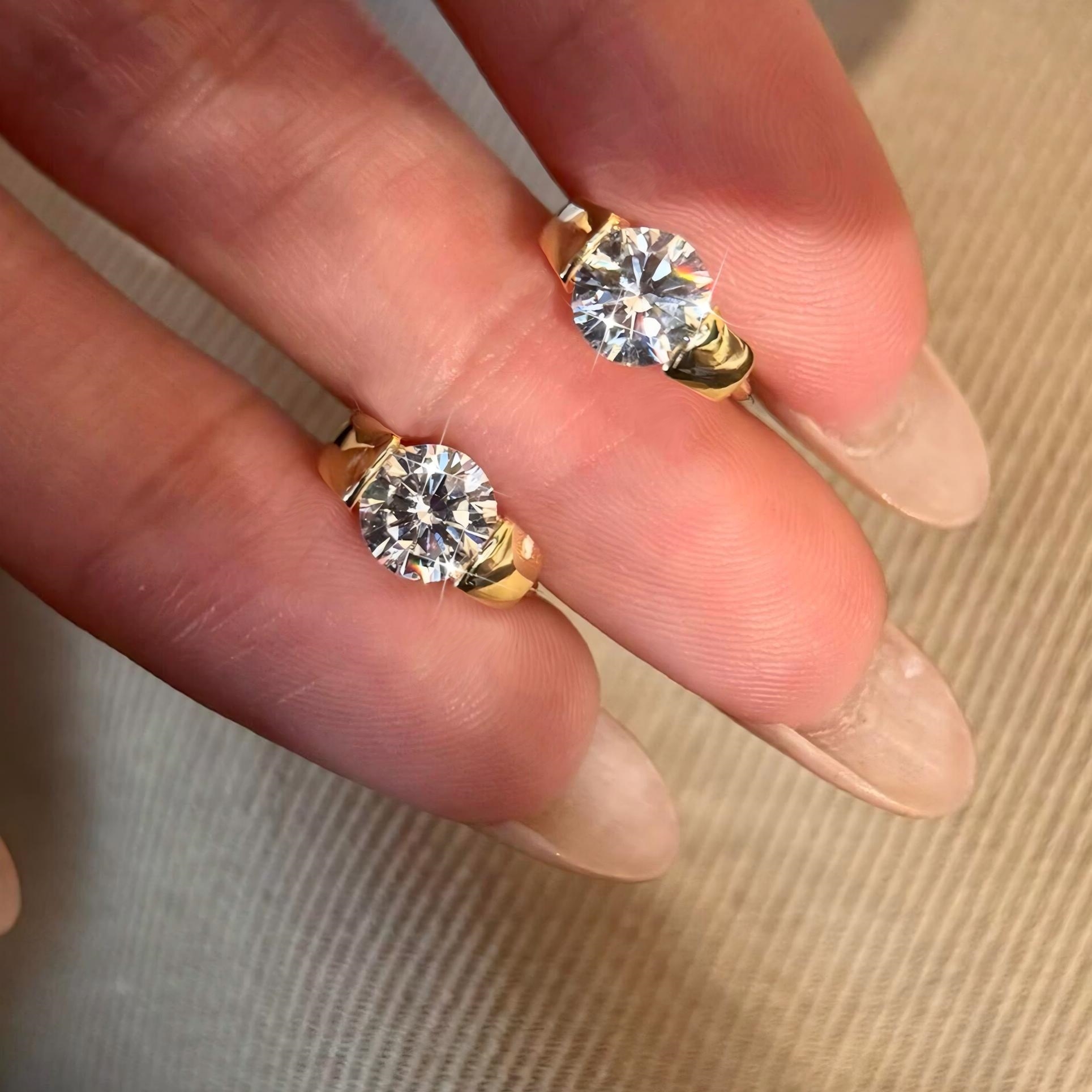 Elio Round Moissanite Hoop Earrings