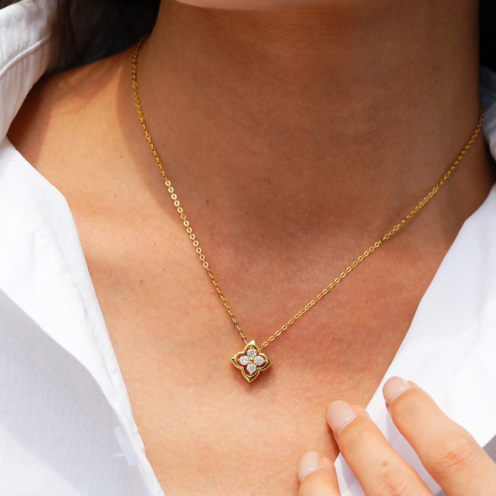 Beating Clover Moissanite Necklace