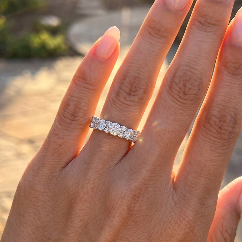 Petal Shining Moissanite Ring