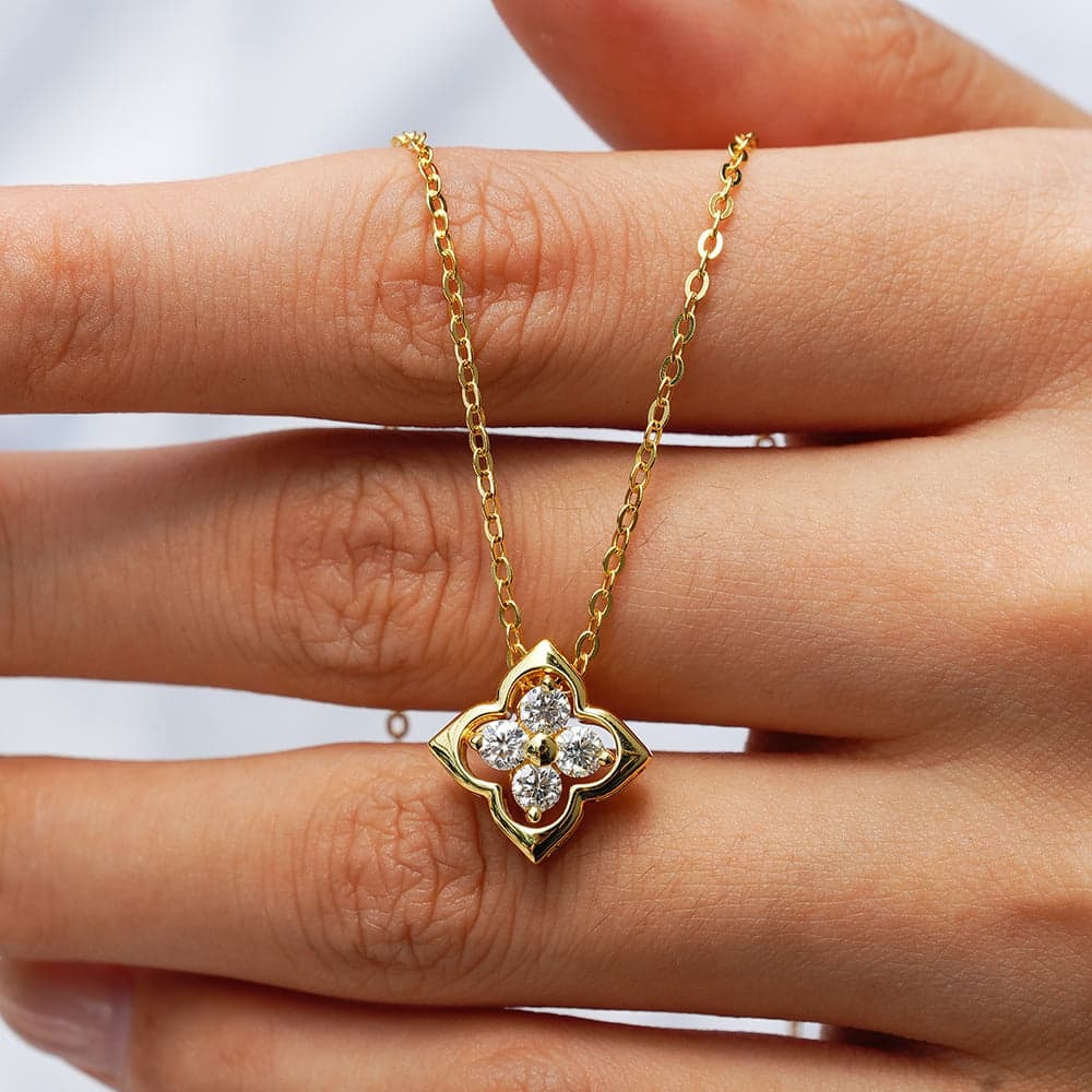 Beating Clover Moissanite Necklace