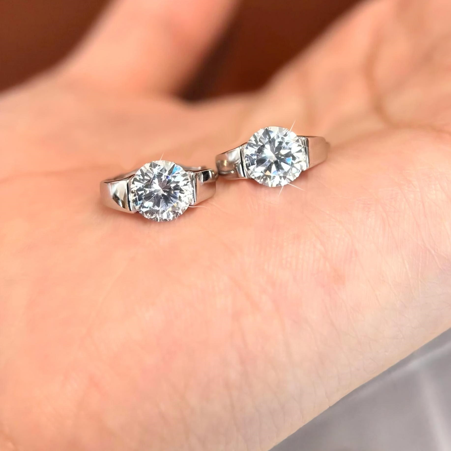 Elio Round Moissanite Hoop Earrings