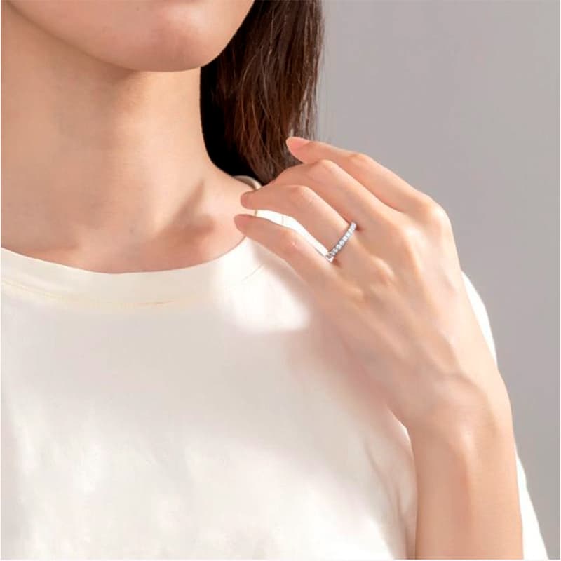 Sonora Embrace Round Moissanite Wedding Band