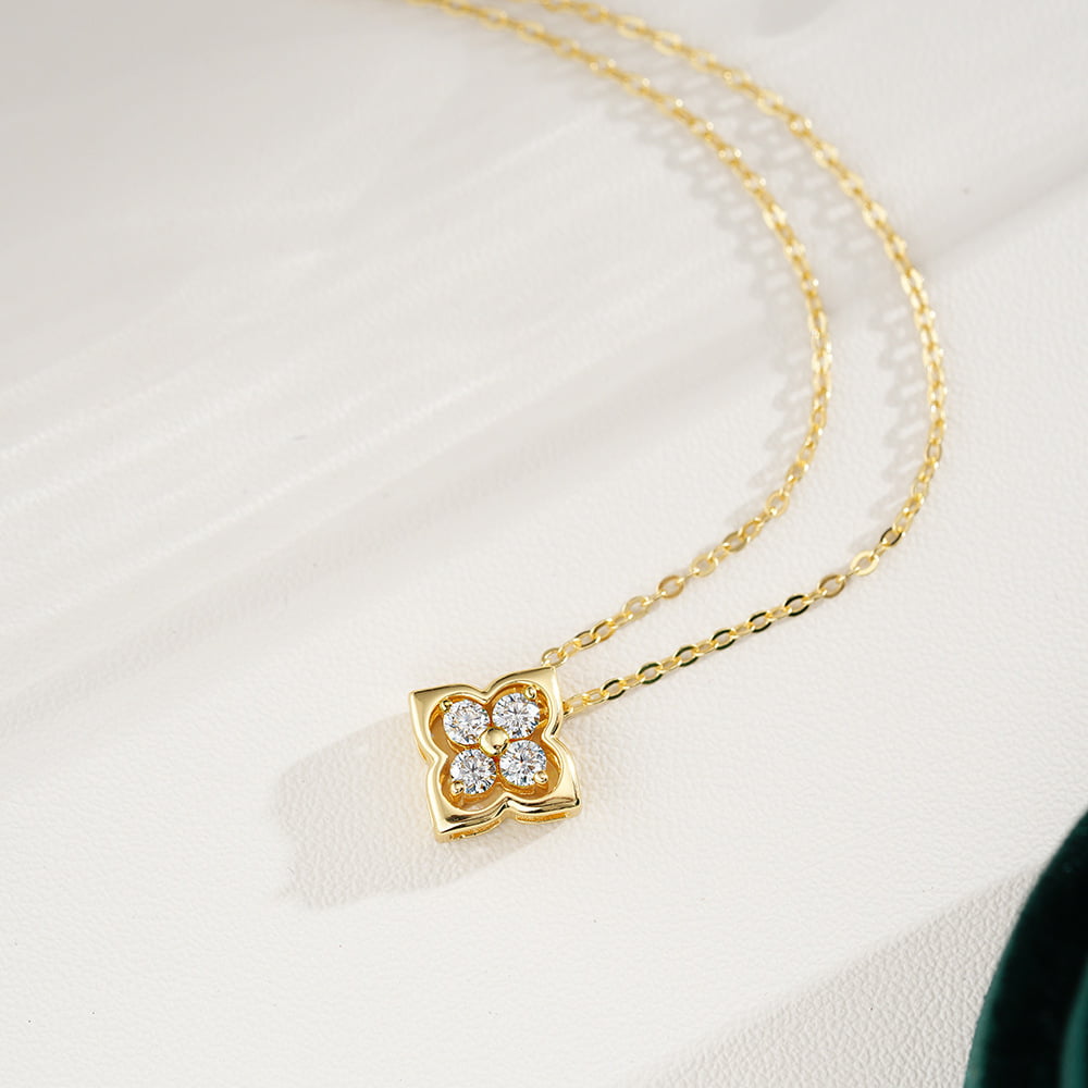 Beating Clover Moissanite Necklace