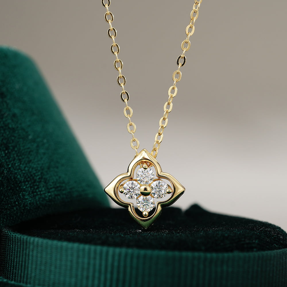 Beating Clover Moissanite Necklace