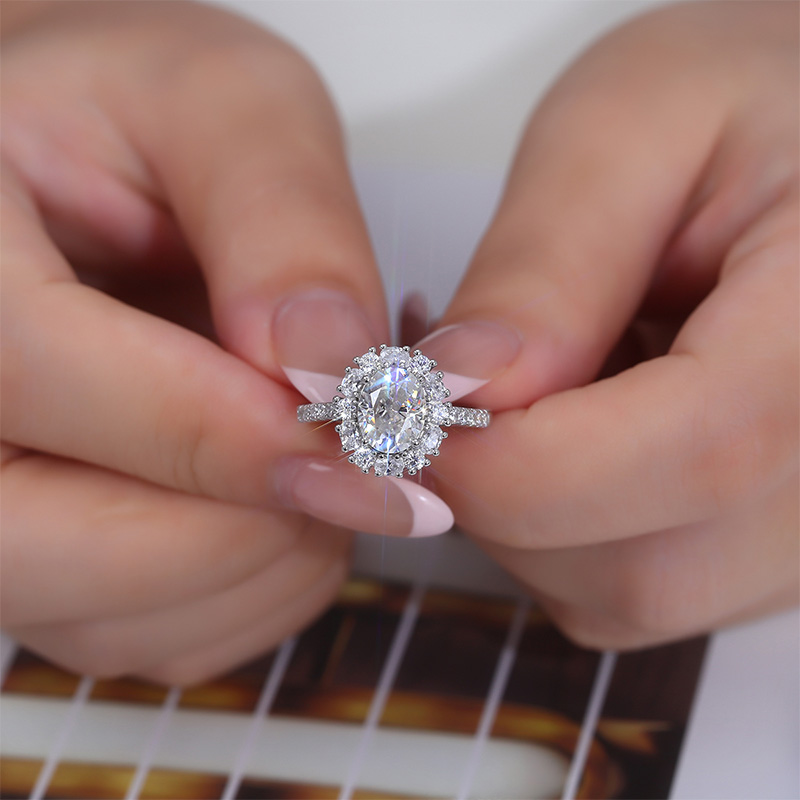 Scarlett Oval Cut Halo Moissanite Engagement Ring-VOOGME