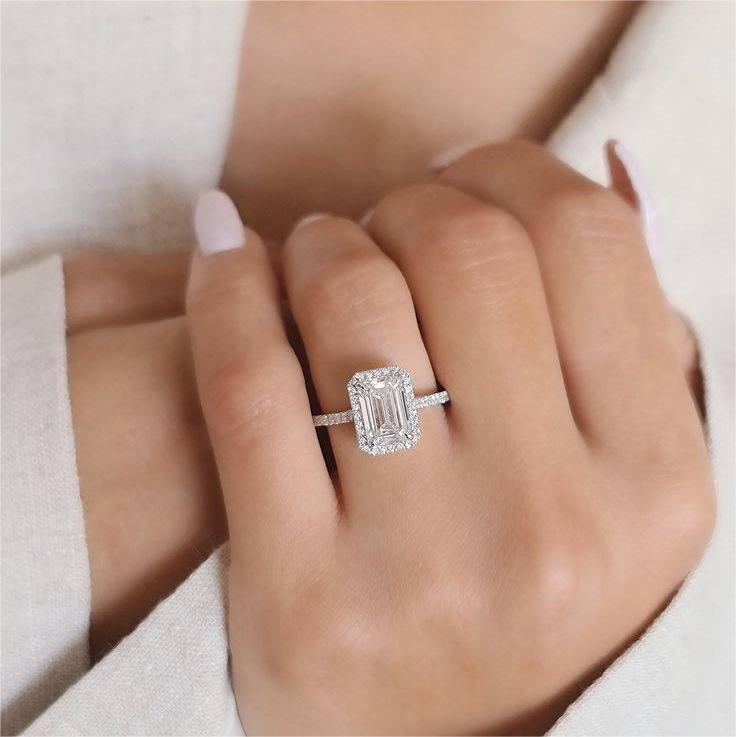 Are white gold rings still popular